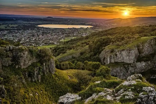 Walking path through Cheddar Gorge, Somerset — dramatic limestone cliffs and Mendip Hills AONB countryside, 5 minutes from The Studio Cheddar luxury self-catering